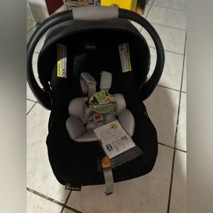 NEW Chicco Carseat and Base